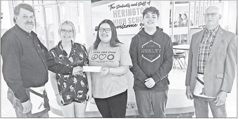 DONATING TO HERINGTON’S AFTER PROM . . . The Alta Vista Masonic Lodge 357 has donated $200 to the After Prom Committee in Herington. Pictured from left to right are Mason Alex Bolinder, seniors Adrianna Purkeypyle, Sierra Woods, Alan Thibodeau and Mason