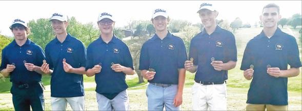 Braves golf team hosts and wins invitational